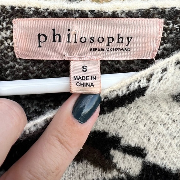 Philosophy Sweater with high/low hem & camo print - beautiful & perfect for Fall - Picture 6 of 7